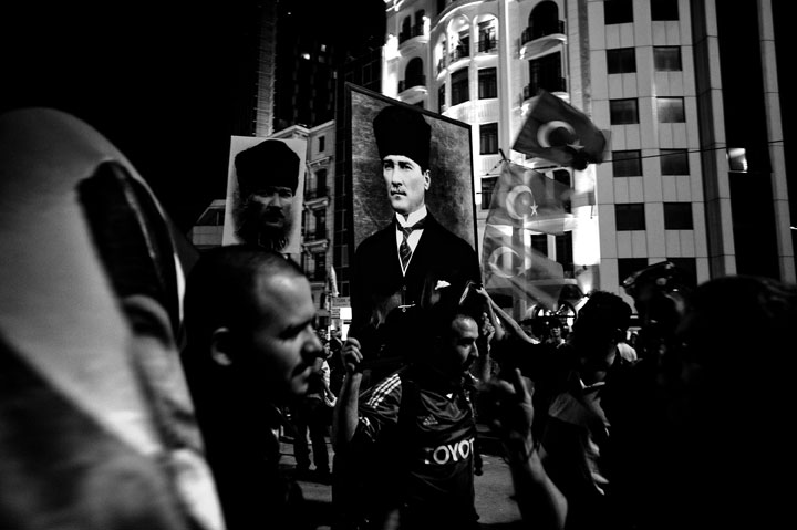 Modern Revolution, Istanbul